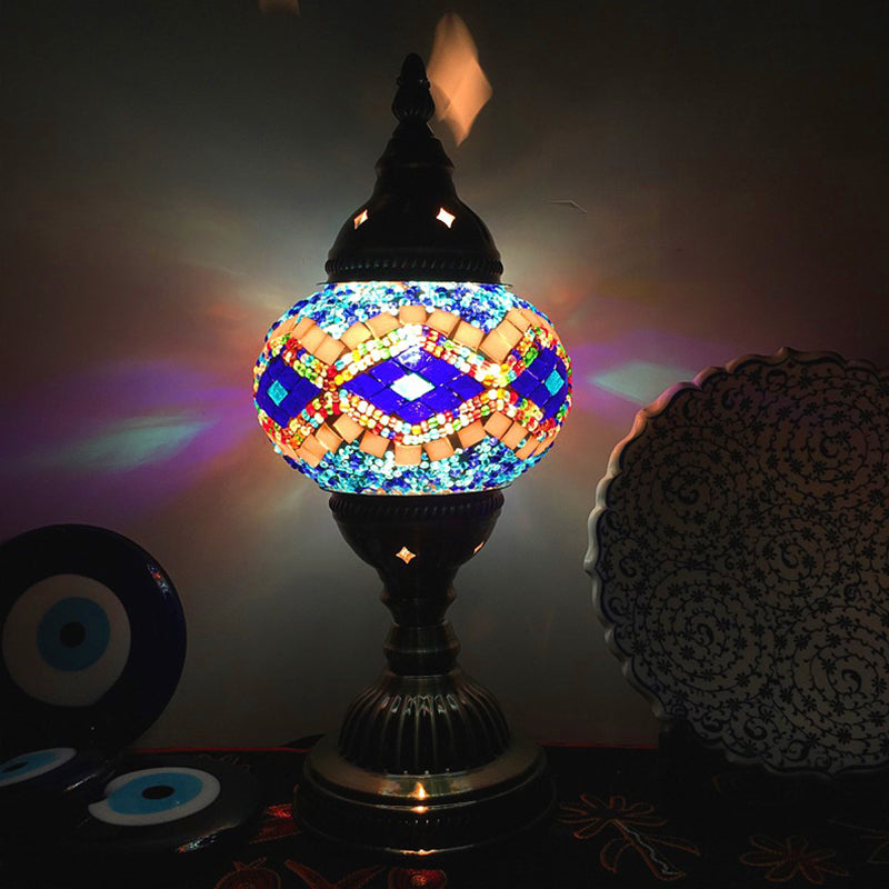 Lampada da tavolo da letto turca leggera singola con tonalità di vetro  giallo/rosso/blu sferico in bronzo - clearhalo – Clearhalo