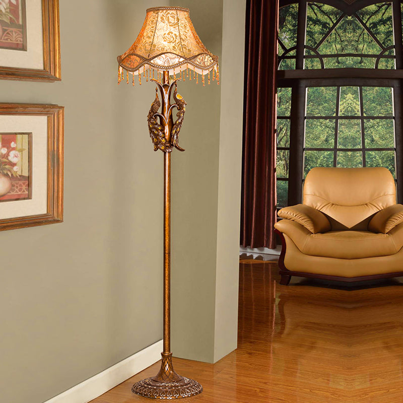 1 Bulb Standing Light Traditional Sitting Room Floor Lamp with Scalloped Fabric Shade in Gold Gold Clearhalo 'Floor Lamps' 'Lamps' Lighting' 1034192