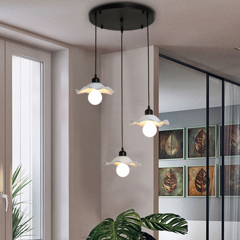 3 Heads Ruffled Edge Pendant Light Modern Style White Metallic Suspension Light with Linear/Round Canopy Clearhalo 'Ceiling Lights' 'Modern Pendants' 'Modern' 'Pendant Lights' 'Pendants' Lighting' 1126611