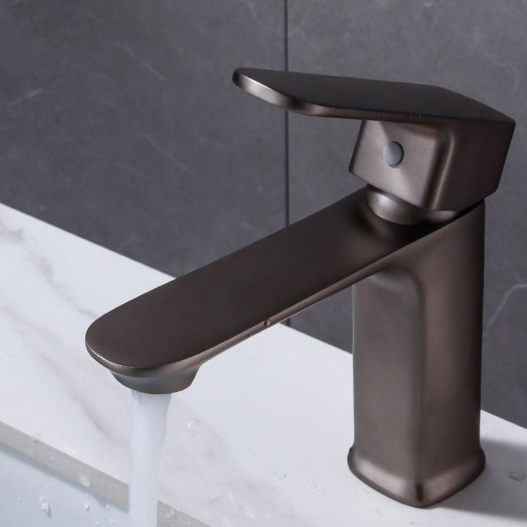 Modern Sink Faucet Pure Color Copper Vessel Sink Faucet for Bathroom Clearhalo 'bathroom_sink_faucets' 'Conjunta de Baño y Conjunta de Grifo' 'Coronamiento de Baño y Dispositivo de Baño' 'Grifo del lavabo del baño' 'Hogar' 'home_improvement' 'home_improvement_bathroom_sink_faucets' 'Mejoras para el hogar' 1200x1200_009252df-3cef-48a3-bccb-3590c6da159c