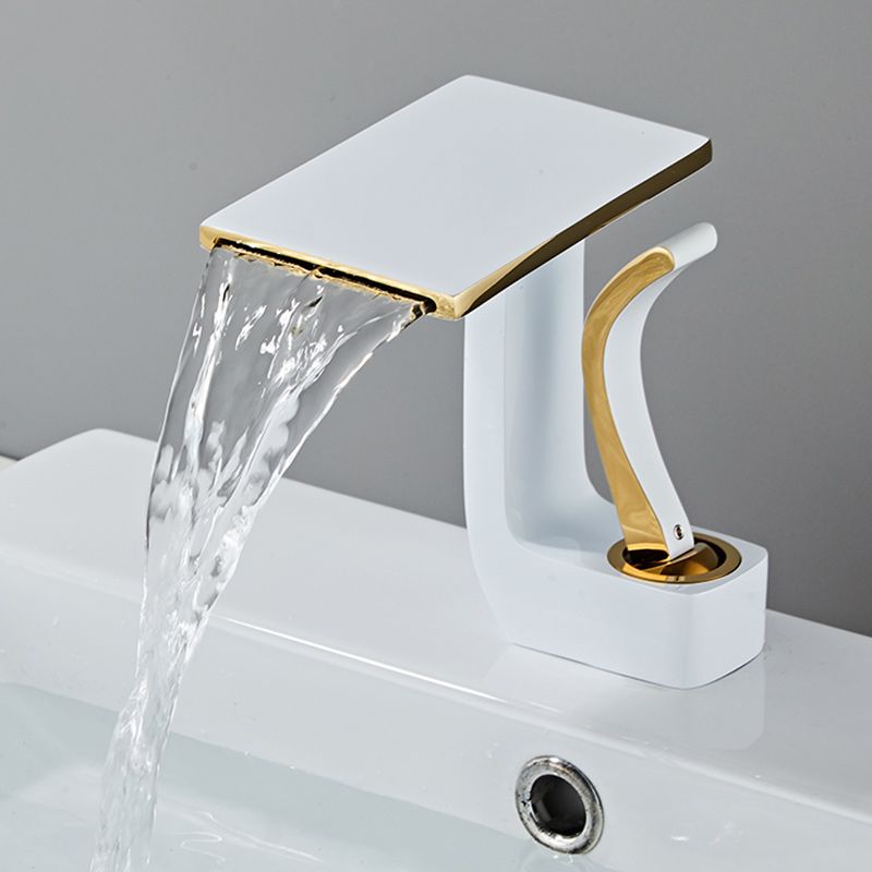 Luxury Single Handle Sink Faucet Bathroom Brass Centerset Faucet Clearhalo 'Bathroom Remodel & Bathroom Fixtures' 'Bathroom Sink Faucets' 'Bathroom Sinks & Faucet Components' 'bathroom_sink_faucets' 'Home Improvement' 'home_improvement' 'home_improvement_bathroom_sink_faucets' 1200x1200_0e2d5de8-65e2-4560-b930-23a3bca3d344