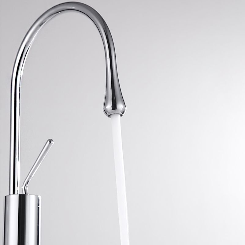 Gooseneck Lever Handles Sink Faucet Modern Circular Brass Bathroom Sink Faucet Clearhalo 'bathroom_sink_faucets' 'Conjuntos de Torneiras de Lavatório e Banheiro' 'home_improvement' 'home_improvement_bathroom_sink_faucets' 'Mobiliário Doméstico' 'Página inicial' 'Renovação e equipamento de casa de banho' 'Torneira para lavatório de banheiro' 1200x1200_0e37e947-6939-4eba-b52b-ecf94cb73ab4