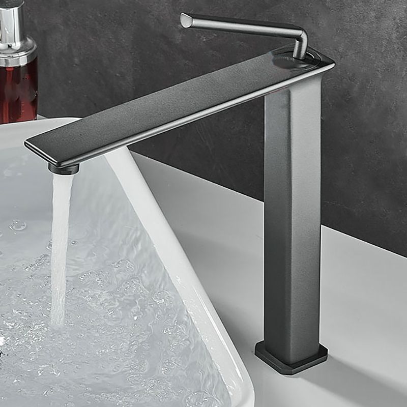 Modern Basin Lavatory Faucet Single Handle Low Arc Bathroom Faucet Clearhalo 'Bathroom Remodel & Bathroom Fixtures' 'Bathroom Sink Faucets' 'Bathroom Sinks & Faucet Components' 'bathroom_sink_faucets' 'Home Improvement' 'home_improvement' 'home_improvement_bathroom_sink_faucets' 1200x1200_15fdc847-e3ca-4adc-affa-367283310ec5