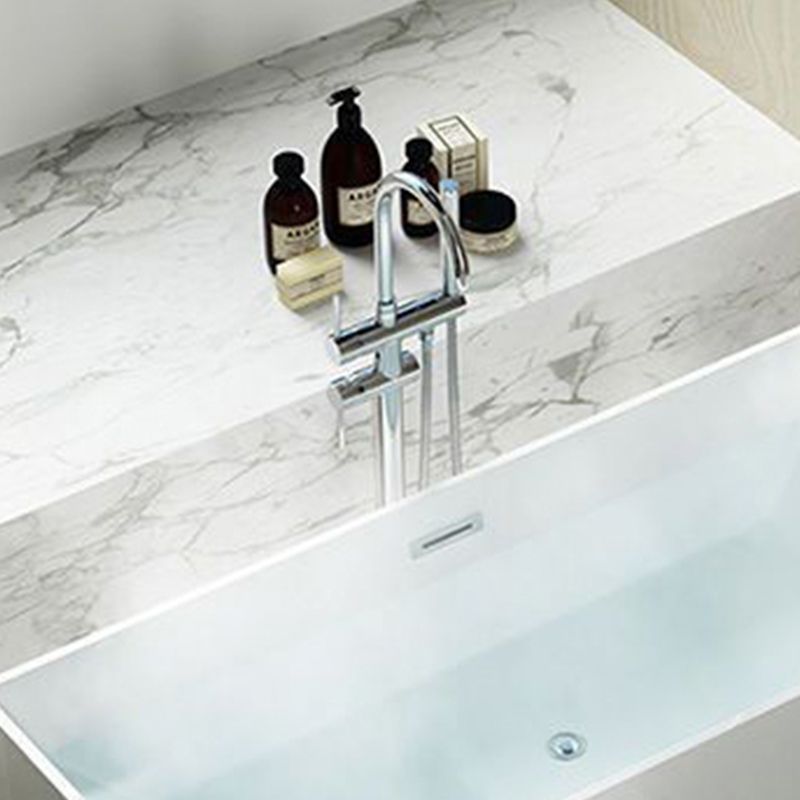 Modern Freestanding Soaking Bathtub Rectangle Acrylic Bathtub in White Clearhalo 'Bathroom Remodel & Bathroom Fixtures' 'Bathtubs' 'Home Improvement' 'home_improvement' 'home_improvement_bathtubs' 'Showers & Bathtubs' 1200x1200_1b5b5164-ffb2-427f-8d16-e843e3983286