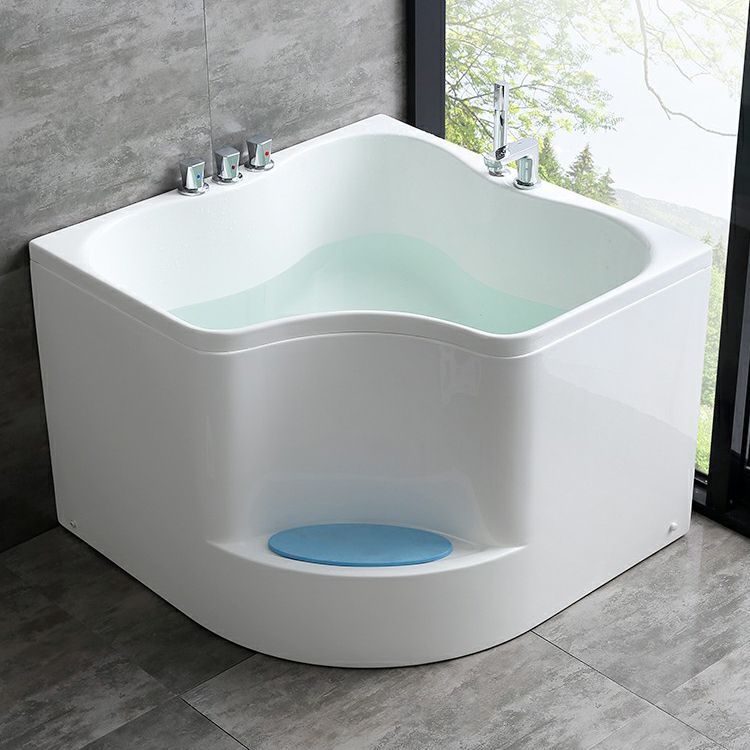 Modern Corner Soaking Bathtub White Acrylic Bathtub with Center-Front Drain Clearhalo 'Bathroom Remodel & Bathroom Fixtures' 'Bathtubs' 'Home Improvement' 'home_improvement' 'home_improvement_bathtubs' 'Showers & Bathtubs' 1200x1200_1d0c99e7-934a-4783-a16e-b5a54b59cce1