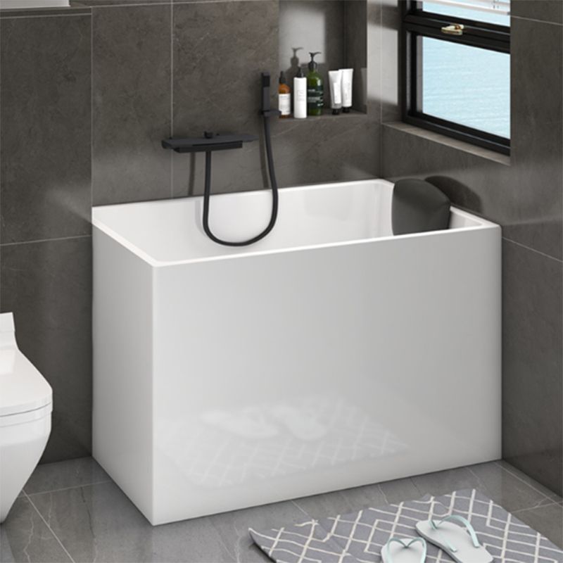 White Acrylic Indoor Bath Tub Soaking Tub with Internal Drain Clearhalo 'Bathroom Remodel & Bathroom Fixtures' 'Bathtubs' 'Home Improvement' 'home_improvement' 'home_improvement_bathtubs' 'Showers & Bathtubs' 1200x1200_1d38de29-e631-4c17-91cf-93edc01fb233