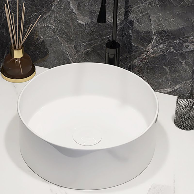 Modern Style Vessel Bathroom Sink Round Ceramic Vessel Bathroom Sink in White Clearhalo 'Bathroom Remodel & Bathroom Fixtures' 'Bathroom Sinks & Faucet Components' 'Bathroom Sinks' 'bathroom_sink' 'Home Improvement' 'home_improvement' 'home_improvement_bathroom_sink' 1200x1200_21cf228f-0d25-4461-9a28-73886154de20