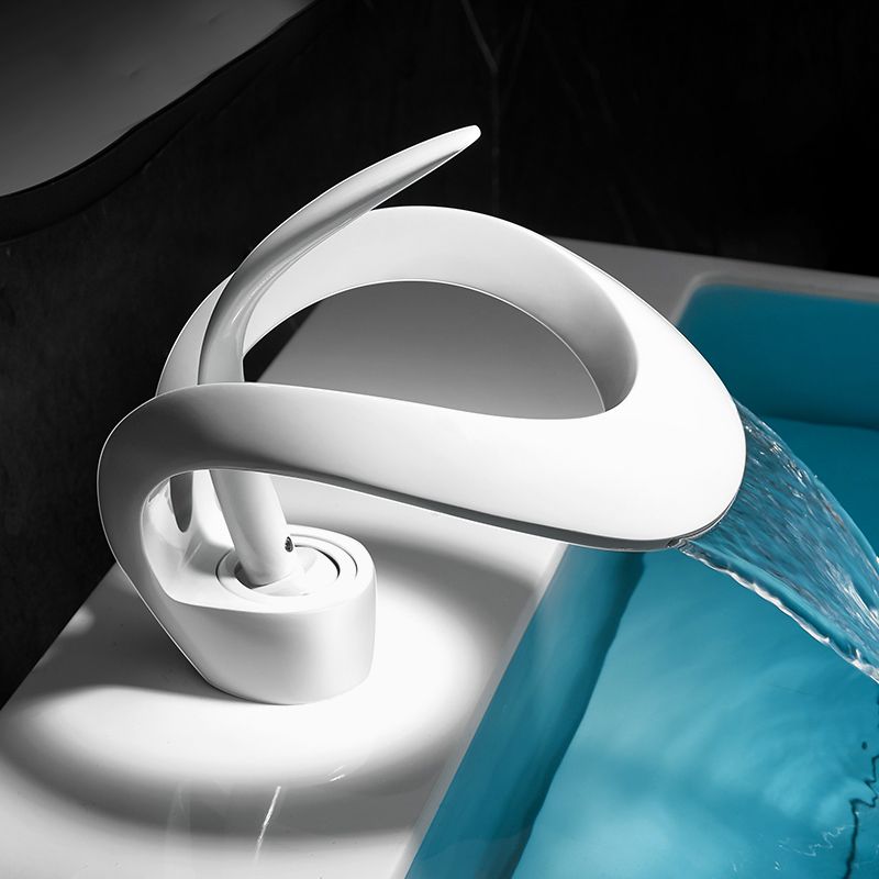 Unique Moedern Faucet Bathroom Lever Handle Waterfall Spout Faucet Clearhalo 'bathroom_sink_faucets' 'Conjunta de Baño y Conjunta de Grifo' 'Coronamiento de Baño y Dispositivo de Baño' 'Grifo del lavabo del baño' 'Hogar' 'home_improvement' 'home_improvement_bathroom_sink_faucets' 'Mejoras para el hogar' 1200x1200_2231eba4-34d3-4737-9218-86daeca194e5