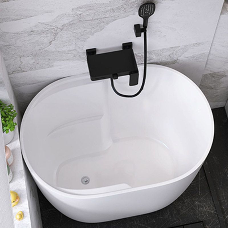 Modern Style Freestanding Bath Tub Oval Acrylic Soaking Bathtub in White Clearhalo 'Bathroom Remodel & Bathroom Fixtures' 'Bathtubs' 'Home Improvement' 'home_improvement' 'home_improvement_bathtubs' 'Showers & Bathtubs' 1200x1200_249649ca-51f9-43b6-a9a0-1fc049197d74