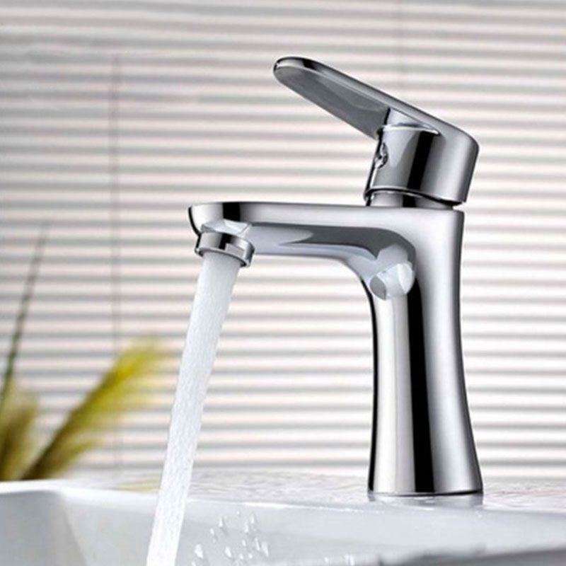 Single Handle Basin Lavatory Faucet Low Arc Brass Bathroom Faucet Clearhalo 'bathroom_sink_faucets' 'Conjuntos de Torneiras de Lavatório e Banheiro' 'home_improvement' 'home_improvement_bathroom_sink_faucets' 'Mobiliário Doméstico' 'Página inicial' 'Renovação e equipamento de casa de banho' 'Torneira para lavatório de banheiro' 1200x1200_288ea5f3-6291-46a3-9c90-a9eef9825bf5