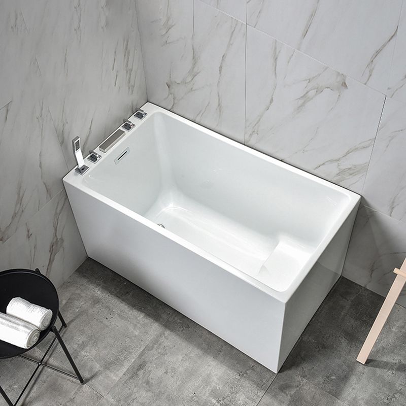 Contemporary Rectangle Acrylic Bathtub Freestanding Soaking Bathtub Clearhalo 'Bathroom Remodel & Bathroom Fixtures' 'Bathtubs' 'Home Improvement' 'home_improvement' 'home_improvement_bathtubs' 'Showers & Bathtubs' 1200x1200_2d767c94-7691-49a0-b06c-939deb32b578