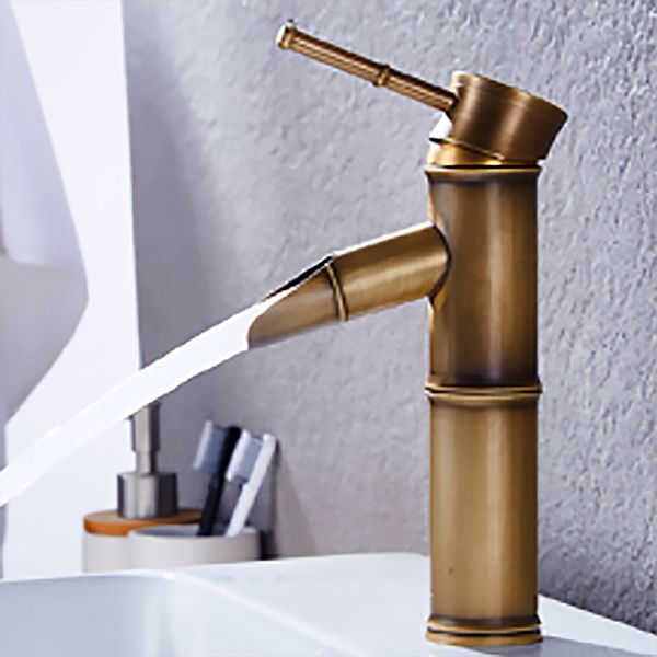 Lever Handle Farmhouse Faucet Circular Low-arc Sink Faucet for Bathroom Clearhalo 'Accueil' 'Amélioration Domiciliaire' 'bathroom_sink_faucets' 'Ensembles de Lavabo & de Robinet de Toilette' 'home_improvement' 'home_improvement_bathroom_sink_faucets' 'Robinet de Lavabo de Salle de Bain' 'Rénovation et Équipement de Salle de Bain' 1200x1200_3a753209-cafe-4026-87fc-6415436d506e