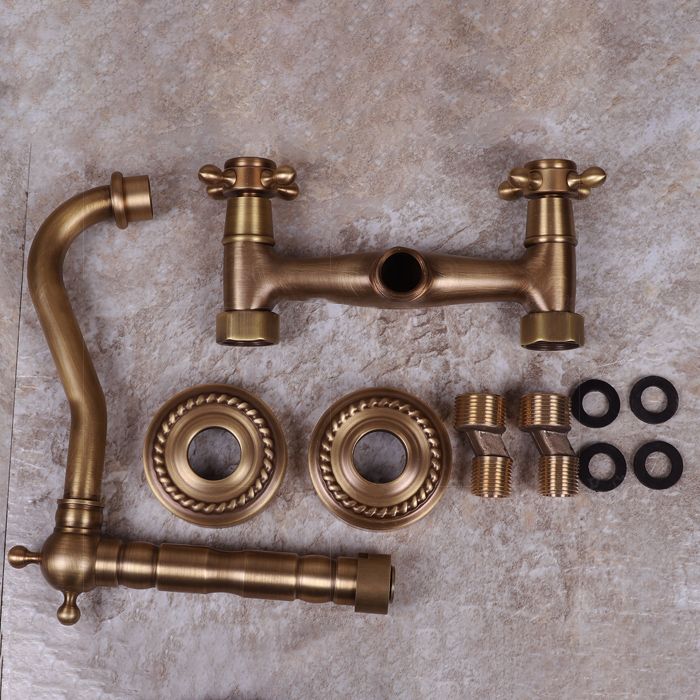 Brass Wide Spread Bathroom Faucet Industrial Lever Lavatory Faucet Clearhalo 'bathroom_sink_faucets' 'Conjuntos de Torneiras de Lavatório e Banheiro' 'home_improvement' 'home_improvement_bathroom_sink_faucets' 'Mobiliário Doméstico' 'Página inicial' 'Renovação e equipamento de casa de banho' 'Torneira para lavatório de banheiro' 1200x1200_3b6cd766-cb6a-40a6-87d6-ecb0869ff2c0