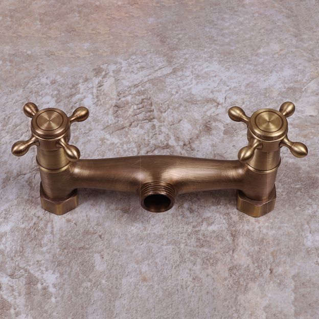 Brass Wide Spread Bathroom Faucet Industrial Lever Lavatory Faucet Clearhalo 'bathroom_sink_faucets' 'Conjuntos de Torneiras de Lavatório e Banheiro' 'home_improvement' 'home_improvement_bathroom_sink_faucets' 'Mobiliário Doméstico' 'Página inicial' 'Renovação e equipamento de casa de banho' 'Torneira para lavatório de banheiro' 1200x1200_3e92311b-d585-4377-82a4-93b8c7944ebf