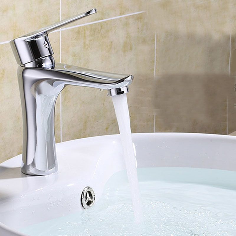 Single Handle Basin Lavatory Faucet Low Arc Brass Bathroom Faucet Clearhalo 'bathroom_sink_faucets' 'Conjuntos de Torneiras de Lavatório e Banheiro' 'home_improvement' 'home_improvement_bathroom_sink_faucets' 'Mobiliário Doméstico' 'Página inicial' 'Renovação e equipamento de casa de banho' 'Torneira para lavatório de banheiro' 1200x1200_410fe010-3372-4887-a71f-2257d2ebfab2