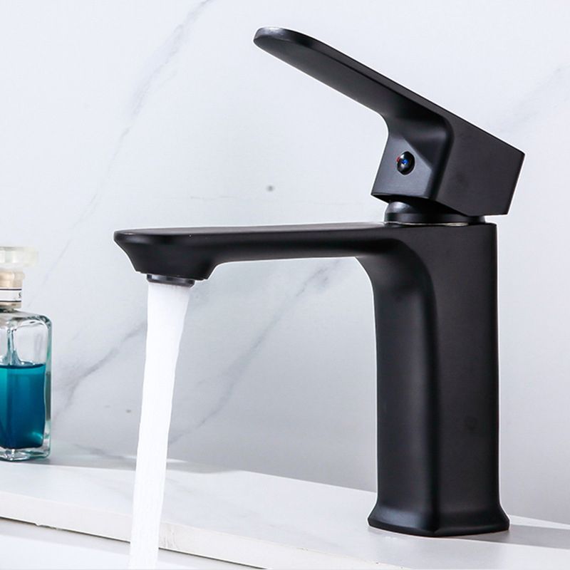 Modern Sink Faucet Pure Color Copper Vessel Sink Faucet for Bathroom Clearhalo 'bathroom_sink_faucets' 'Conjunta de Baño y Conjunta de Grifo' 'Coronamiento de Baño y Dispositivo de Baño' 'Grifo del lavabo del baño' 'Hogar' 'home_improvement' 'home_improvement_bathroom_sink_faucets' 'Mejoras para el hogar' 1200x1200_4576f036-d1c7-4a08-9b6c-ee4a372e7150