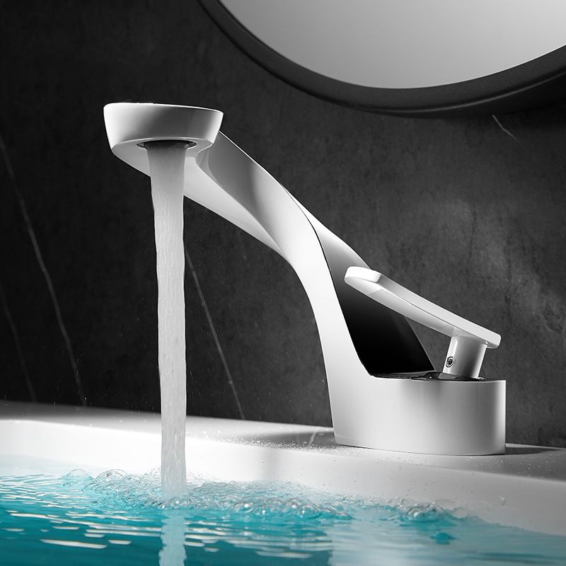 Single Hole Centerset Faucet Solid Color Lever Handles Centerset Bathroom Sink Faucet Clearhalo 'bathroom_sink_faucets' 'Conjuntos de Torneiras de Lavatório e Banheiro' 'home_improvement' 'home_improvement_bathroom_sink_faucets' 'Mobiliário Doméstico' 'Página inicial' 'Renovação e equipamento de casa de banho' 'Torneira para lavatório de banheiro' 1200x1200_4bcd14f7-b852-4351-ad87-3e0373fc21fc