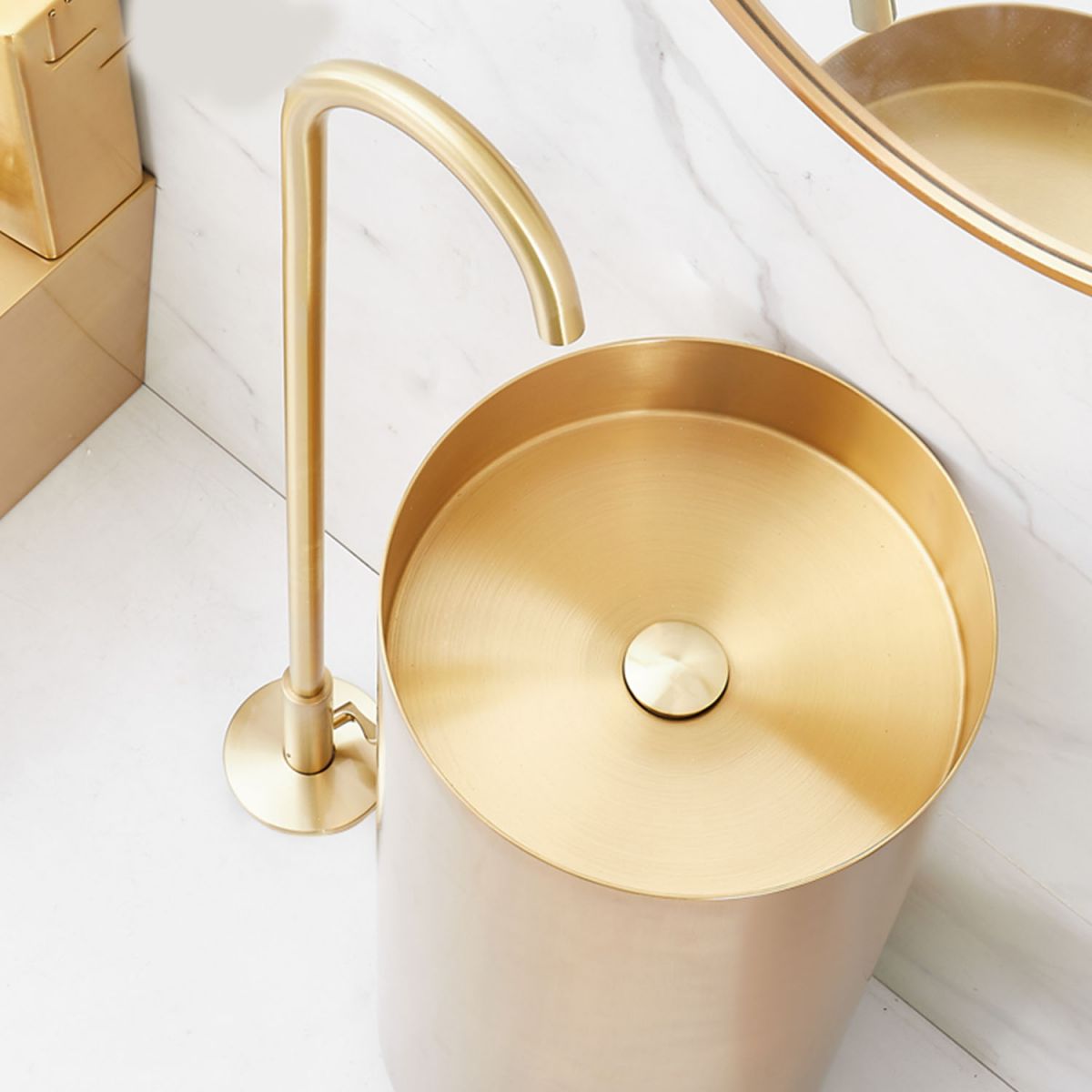 Contemporary Brass Freestanding Bathtub Faucet High Arc Bathtub Faucet Clearhalo 'Bathroom Remodel & Bathroom Fixtures' 'Bathtub Faucets' 'bathtub_faucets' 'Home Improvement' 'home_improvement' 'home_improvement_bathtub_faucets' 1200x1200_4c80e6a9-6043-46da-8aa6-c4a9acede371