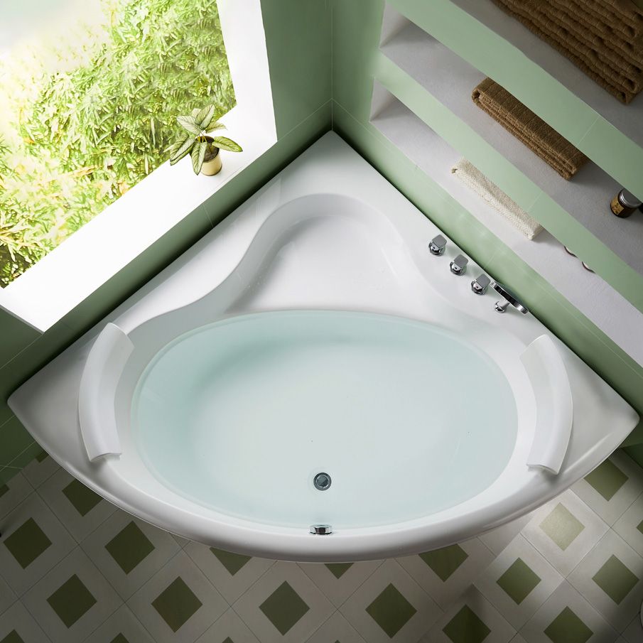 Modern Corner Bathtub Acrylic Soaking Back to Wall Center-Back Bath Clearhalo 'Bathroom Remodel & Bathroom Fixtures' 'Bathtubs' 'Home Improvement' 'home_improvement' 'home_improvement_bathtubs' 'Showers & Bathtubs' 1200x1200_516a647b-7267-44b3-b284-4661d8e476ce