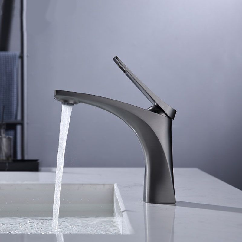 Modern Vessel Faucet Brass Lever Handles Low Arc with Water Hose Bathroom Vessel Faucet Clearhalo 'Bathroom Remodel & Bathroom Fixtures' 'Bathroom Sink Faucets' 'Bathroom Sinks & Faucet Components' 'bathroom_sink_faucets' 'Home Improvement' 'home_improvement' 'home_improvement_bathroom_sink_faucets' 1200x1200_5bd90288-d148-4490-8ce4-1dcc4af49a30