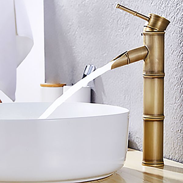 Lever Handle Farmhouse Faucet Circular Low-arc Sink Faucet for Bathroom Clearhalo 'Accueil' 'Amélioration Domiciliaire' 'bathroom_sink_faucets' 'Ensembles de Lavabo & de Robinet de Toilette' 'home_improvement' 'home_improvement_bathroom_sink_faucets' 'Robinet de Lavabo de Salle de Bain' 'Rénovation et Équipement de Salle de Bain' 1200x1200_5f6ab2bc-1176-4040-a879-ede258d73b65