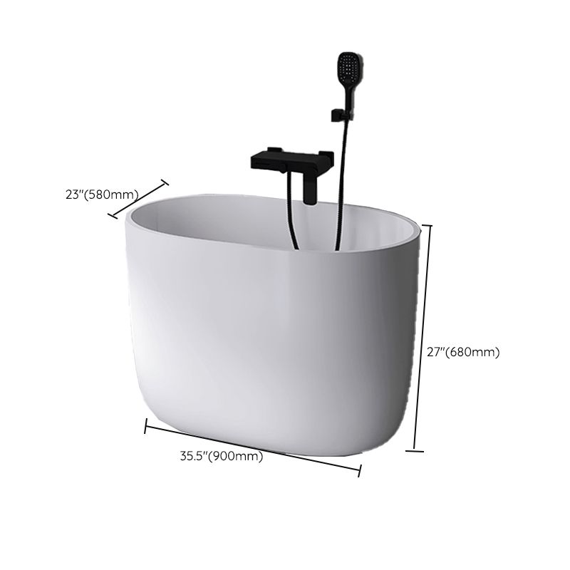 Modern Style Freestanding Bath Tub Acrylic Oval Bathtub in White Clearhalo 'Bathroom Remodel & Bathroom Fixtures' 'Bathtubs' 'Home Improvement' 'home_improvement' 'home_improvement_bathtubs' 'Showers & Bathtubs' 1200x1200_5fa87444-63bf-49c3-bd52-30098cfb6a38