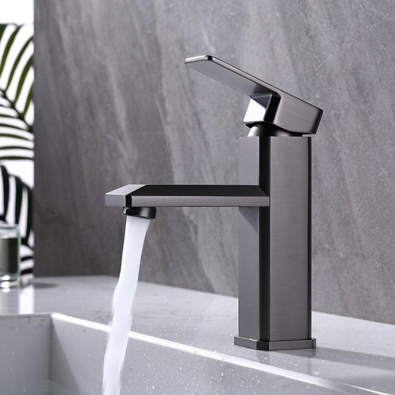 Single Hole Vanity Sink Faucet 6.69" H Modern Low-Arc Sink Bathroom Faucet Clearhalo 'Bathroom Remodel & Bathroom Fixtures' 'Bathroom Sink Faucets' 'Bathroom Sinks & Faucet Components' 'bathroom_sink_faucets' 'Home Improvement' 'home_improvement' 'home_improvement_bathroom_sink_faucets' 1200x1200_63531217-f194-4c7d-9f84-cf815e2d0f5a