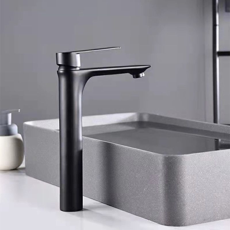 Modern Style Vessel Sink Faucet Lever Handle Copper Low Arc Vessel Faucet Clearhalo 'bathroom_sink_faucets' 'Conjunta de Baño y Conjunta de Grifo' 'Coronamiento de Baño y Dispositivo de Baño' 'Grifo del lavabo del baño' 'Hogar' 'home_improvement' 'home_improvement_bathroom_sink_faucets' 'Mejoras para el hogar' 1200x1200_63ca46b8-84fe-4dda-a941-95583131b50d