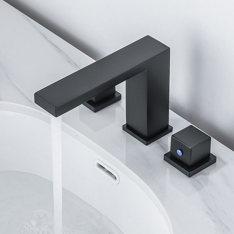 Metal Wide Spread Bathroom Faucet Modern Two-Handle Vanity Sink Faucet Clearhalo 'bathroom_sink_faucets' 'Conjunta de Baño y Conjunta de Grifo' 'Coronamiento de Baño y Dispositivo de Baño' 'Grifo del lavabo del baño' 'Hogar' 'home_improvement' 'home_improvement_bathroom_sink_faucets' 'Mejoras para el hogar' 1200x1200_69f5b0df-5152-47ad-b61e-81f6430bea63