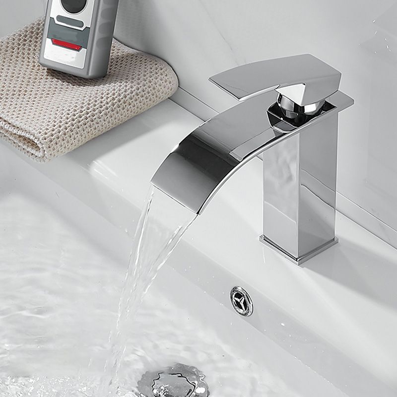 American Style 1 Handle Waterfall Basin Faucet, Bathroom Water Sink Faucet with Drain Clearhalo 'bathroom_sink_faucets' 'Conjunta de Baño y Conjunta de Grifo' 'Coronamiento de Baño y Dispositivo de Baño' 'Grifo del lavabo del baño' 'Hogar' 'home_improvement' 'home_improvement_bathroom_sink_faucets' 'Mejoras para el hogar' 1200x1200_69fae225-bb88-4661-bec3-9e7883f473d9