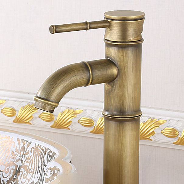 Vintage Wide Spread Bathroom Faucet 1-Handle Lavatory Faucet Clearhalo 'Accueil' 'Amélioration Domiciliaire' 'bathroom_sink_faucets' 'Ensembles de Lavabo & de Robinet de Toilette' 'home_improvement' 'home_improvement_bathroom_sink_faucets' 'Robinet de Lavabo de Salle de Bain' 'Rénovation et Équipement de Salle de Bain' 1200x1200_6e2efc83-a99d-472b-8036-341dc559c60f