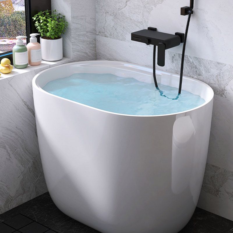 Modern Style Freestanding Bath Tub Oval Acrylic Soaking Bathtub in White Clearhalo 'Bathroom Remodel & Bathroom Fixtures' 'Bathtubs' 'Home Improvement' 'home_improvement' 'home_improvement_bathtubs' 'Showers & Bathtubs' 1200x1200_741bb4e9-3999-4247-a5ad-be4d03575c46