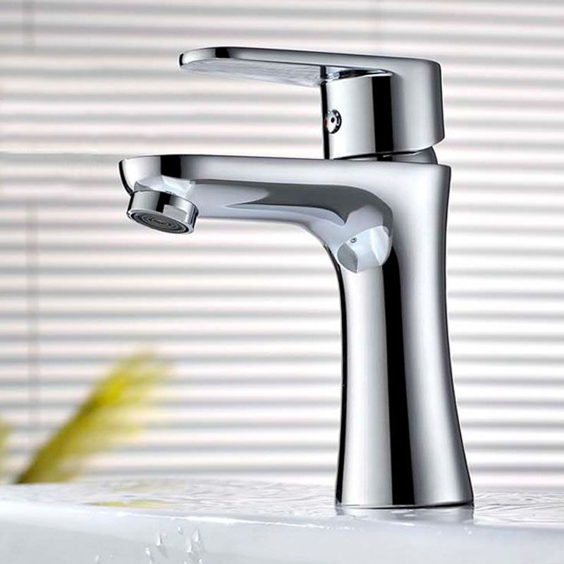 Single Handle Basin Lavatory Faucet Low Arc Brass Bathroom Faucet Clearhalo 'bathroom_sink_faucets' 'Conjuntos de Torneiras de Lavatório e Banheiro' 'home_improvement' 'home_improvement_bathroom_sink_faucets' 'Mobiliário Doméstico' 'Página inicial' 'Renovação e equipamento de casa de banho' 'Torneira para lavatório de banheiro' 1200x1200_7e4dcec1-cef4-41f7-aab6-9ad2e2e78c9e