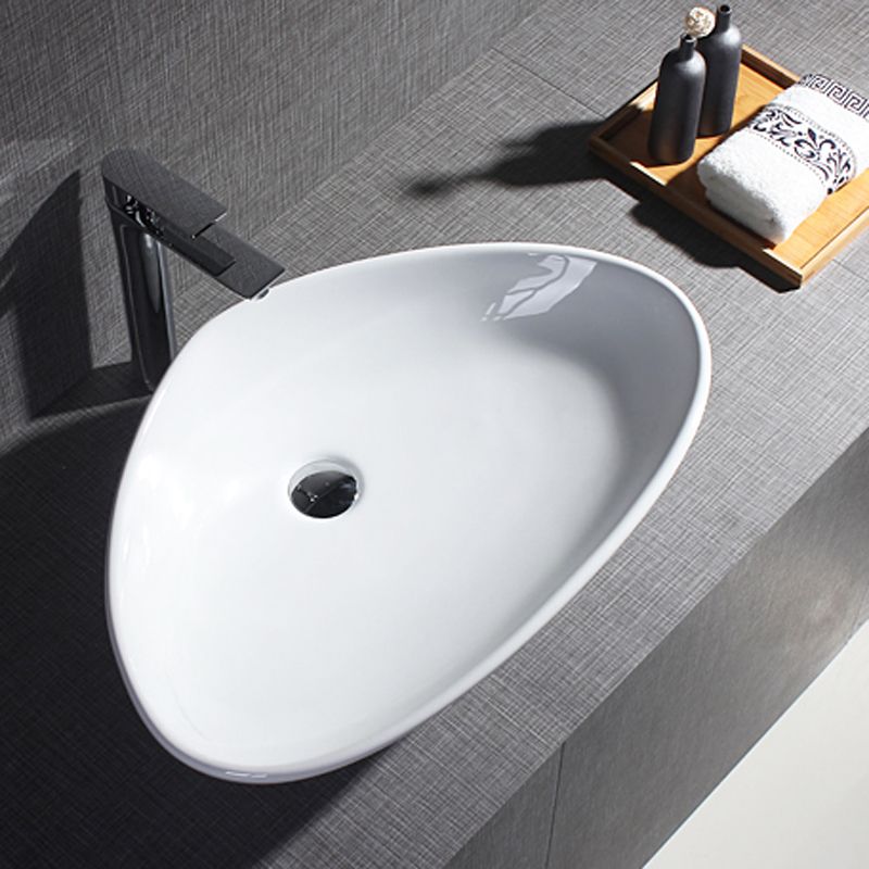 Modern Bathroom Sink Porcelain Pop-Up Drain Oval-Shape Vessel Sink (Faucet Not Included) Clearhalo 'Bathroom Remodel & Bathroom Fixtures' 'Bathroom Sinks & Faucet Components' 'Bathroom Sinks' 'bathroom_sink' 'Home Improvement' 'home_improvement' 'home_improvement_bathroom_sink' 1200x1200_800172df-ef16-4dee-98b1-7898504e1fb8