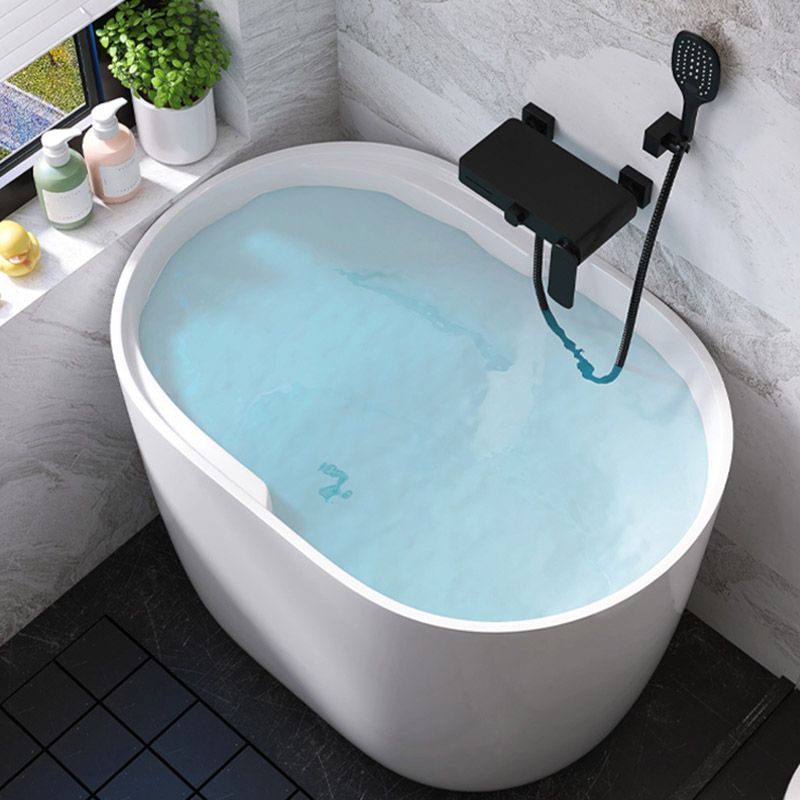 Modern Style Freestanding Bath Tub Oval Acrylic Soaking Bathtub in White Clearhalo 'Bathroom Remodel & Bathroom Fixtures' 'Bathtubs' 'Home Improvement' 'home_improvement' 'home_improvement_bathtubs' 'Showers & Bathtubs' 1200x1200_852af9b1-fa9b-4b5d-8b00-7f3f4726d2e2