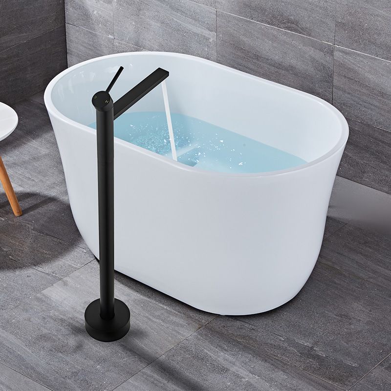 Floor Mounted Metal Freestanding Tub Filler Swivel Low Arc Freestanding Faucet Clearhalo 'Bathroom Remodel & Bathroom Fixtures' 'Bathtub Faucets' 'bathtub_faucets' 'Home Improvement' 'home_improvement' 'home_improvement_bathtub_faucets' 1200x1200_913fcf4f-9ffe-4b1b-9ef0-1fd104227335