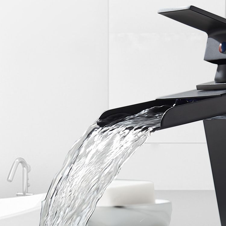 Waterfall Spout Vessel Sink Faucet Single Handle Square Faucet Clearhalo 'Accueil' 'Amélioration Domiciliaire' 'bathroom_sink_faucets' 'Ensembles de Lavabo & de Robinet de Toilette' 'home_improvement' 'home_improvement_bathroom_sink_faucets' 'Robinet de Lavabo de Salle de Bain' 'Rénovation et Équipement de Salle de Bain' 1200x1200_914eec52-2123-4419-bd58-89ba6b9278b2