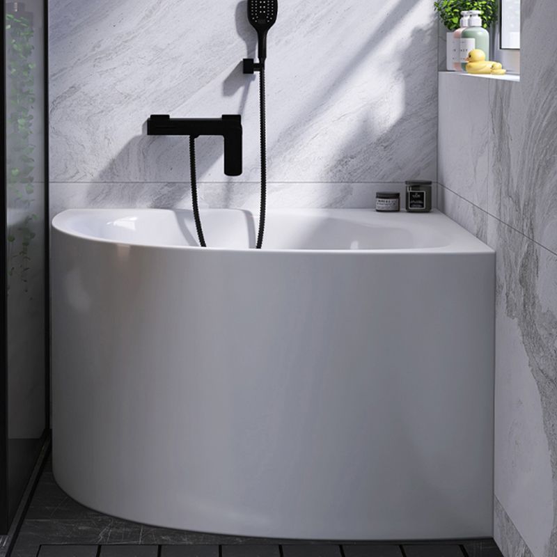 White Acrylic Corner Soaking Bath Modern Back to Wall Bathtub Clearhalo 'Bathroom Remodel & Bathroom Fixtures' 'Bathtubs' 'Home Improvement' 'home_improvement' 'home_improvement_bathtubs' 'Showers & Bathtubs' 1200x1200_92616fb8-5595-43ed-a2aa-c9993fdb2d7c