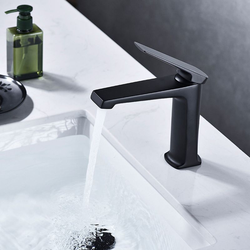 Contemporary Vessel Faucet Copper Lever Handles Low Arc Vessel Faucet Clearhalo 'bathroom_sink_faucets' 'Conjunta de Baño y Conjunta de Grifo' 'Coronamiento de Baño y Dispositivo de Baño' 'Grifo del lavabo del baño' 'Hogar' 'home_improvement' 'home_improvement_bathroom_sink_faucets' 'Mejoras para el hogar' 1200x1200_92f86b82-5cbb-48d3-9830-01668a10daa1