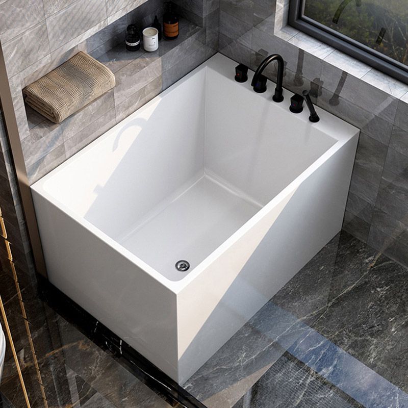 Modern Corner White Acrylic Bathtub Rectangle with Drain Bath Tub Clearhalo 'Bathroom Remodel & Bathroom Fixtures' 'Bathtubs' 'Home Improvement' 'home_improvement' 'home_improvement_bathtubs' 'Showers & Bathtubs' 1200x1200_942c5492-13ef-40a8-9f3a-0d75ebfc1339