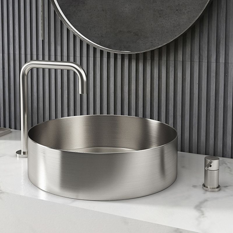 Modern Vessel Bathroom Sink Metal Round with Pop-Up Drain Wash Stand Clearhalo 'Bathroom Remodel & Bathroom Fixtures' 'Bathroom Sinks & Faucet Components' 'Bathroom Sinks' 'bathroom_sink' 'Home Improvement' 'home_improvement' 'home_improvement_bathroom_sink' 1200x1200_949df0fe-c556-453b-aedd-3e94e7e620b3