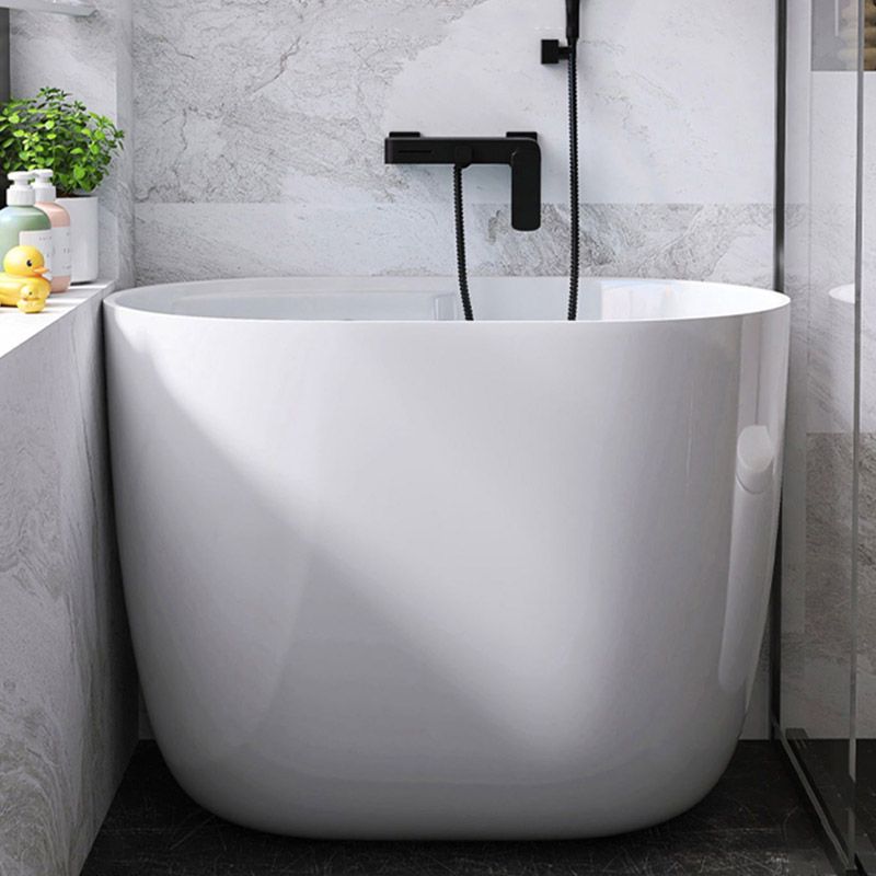 Modern Style Freestanding Bath Tub Oval Acrylic Soaking Bathtub in White Clearhalo 'Bathroom Remodel & Bathroom Fixtures' 'Bathtubs' 'Home Improvement' 'home_improvement' 'home_improvement_bathtubs' 'Showers & Bathtubs' 1200x1200_983e964c-2cf8-40b7-83d6-054b17da5fc5