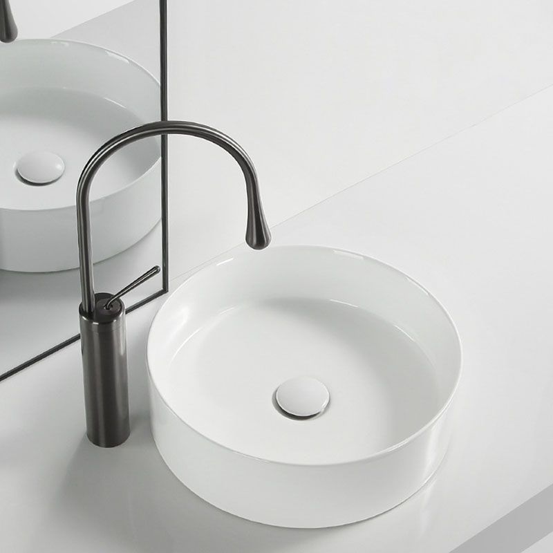 Modern Round Bathroom Sink Pop-Up Drain Vessel Bathroom Sink in white Clearhalo 'Bathroom Remodel & Bathroom Fixtures' 'Bathroom Sinks & Faucet Components' 'Bathroom Sinks' 'bathroom_sink' 'Home Improvement' 'home_improvement' 'home_improvement_bathroom_sink' 1200x1200_9a26dc04-3f80-4378-967a-594d1032f884