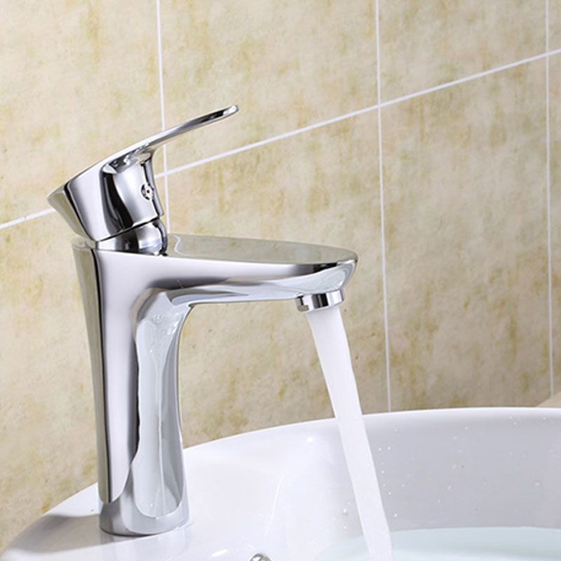 Single Handle Basin Lavatory Faucet Low Arc Brass Bathroom Faucet Clearhalo 'bathroom_sink_faucets' 'Conjuntos de Torneiras de Lavatório e Banheiro' 'home_improvement' 'home_improvement_bathroom_sink_faucets' 'Mobiliário Doméstico' 'Página inicial' 'Renovação e equipamento de casa de banho' 'Torneira para lavatório de banheiro' 1200x1200_9d827864-94e4-4796-9aa1-8eeb7b775395