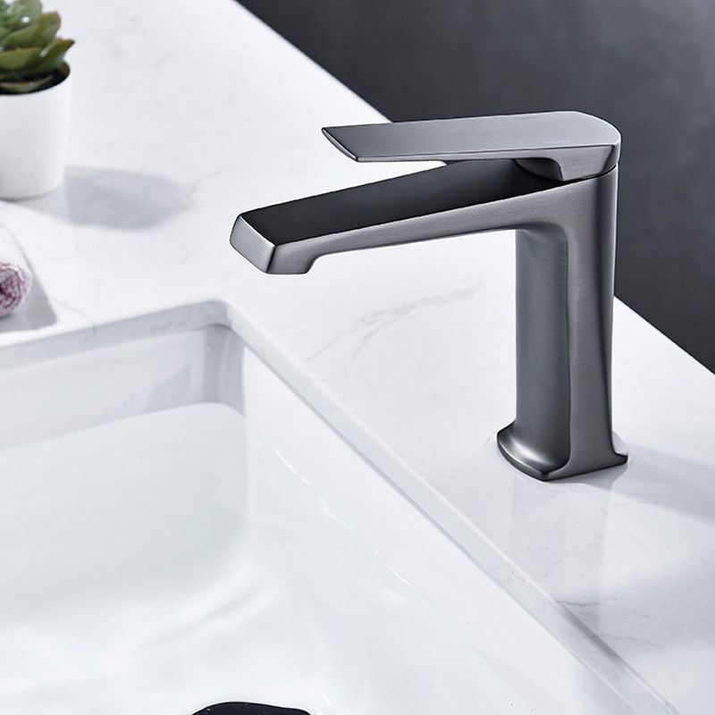 Contemporary Vessel Faucet Copper Lever Handles Low Arc Vessel Faucet Clearhalo 'bathroom_sink_faucets' 'Conjunta de Baño y Conjunta de Grifo' 'Coronamiento de Baño y Dispositivo de Baño' 'Grifo del lavabo del baño' 'Hogar' 'home_improvement' 'home_improvement_bathroom_sink_faucets' 'Mejoras para el hogar' 1200x1200_9e2c1061-8678-45dd-8372-f0864a1641e9