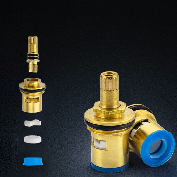 Contemporary Faucet Knob Handle 1 Hole Low Arc Solid Brass Faucet Clearhalo 'bathroom_sink_faucets' 'Conjuntos de Torneiras de Lavatório e Banheiro' 'home_improvement' 'home_improvement_bathroom_sink_faucets' 'Mobiliário Doméstico' 'Página inicial' 'Renovação e equipamento de casa de banho' 'Torneira para lavatório de banheiro' 1200x1200_a0e67a77-da96-4cd5-9aa5-63b25713415d