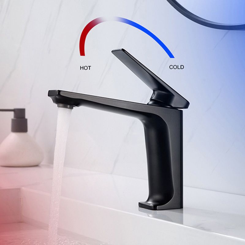 Modern Lavatory Faucet Brass Lever Handles Low Arc Bathroom Faucet Clearhalo 'bathroom_sink_faucets' 'Conjunta de Baño y Conjunta de Grifo' 'Coronamiento de Baño y Dispositivo de Baño' 'Grifo del lavabo del baño' 'Hogar' 'home_improvement' 'home_improvement_bathroom_sink_faucets' 'Mejoras para el hogar' 1200x1200_a4687c3d-930e-499f-9477-d9a83b75bf17