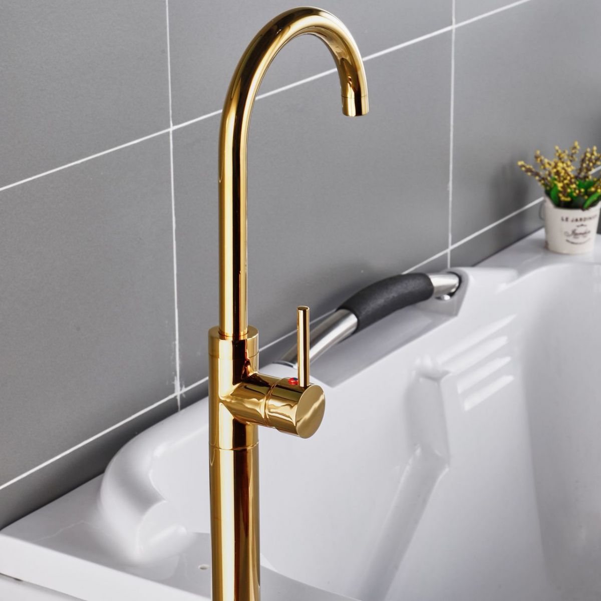 Traditional Floor Mounted Metal Freestanding Tub Filler Single Handle Freestanding Faucet Clearhalo 'Bathroom Remodel & Bathroom Fixtures' 'Bathtub Faucets' 'bathtub_faucets' 'Home Improvement' 'home_improvement' 'home_improvement_bathtub_faucets' 1200x1200_a5c40e65-5aa5-4db7-9a8a-7143ea069fbe