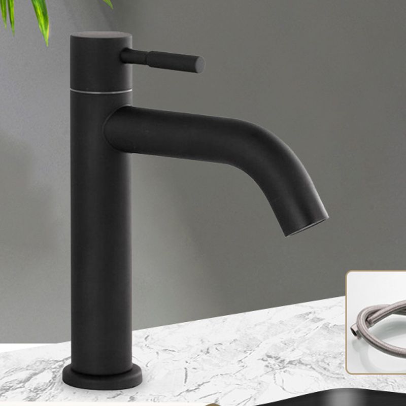 Circular Bathroom Faucet Modern Style Black Sink Faucet with Stainless Steel Clearhalo 'bathroom_sink_faucets' 'Conjuntos de Torneiras de Lavatório e Banheiro' 'home_improvement' 'home_improvement_bathroom_sink_faucets' 'Mobiliário Doméstico' 'Página inicial' 'Renovação e equipamento de casa de banho' 'Torneira para lavatório de banheiro' 1200x1200_b6453d73-787e-478f-b797-067b59febb91