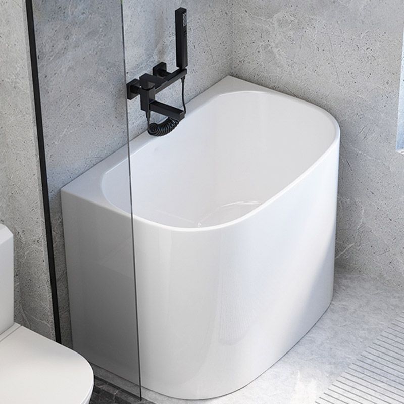 Modern Corner White Acrylic Bathtub Back to Wall with Drain Bath Tub Clearhalo 'Bathroom Remodel & Bathroom Fixtures' 'Bathtubs' 'Home Improvement' 'home_improvement' 'home_improvement_bathtubs' 'Showers & Bathtubs' 1200x1200_b7f54e0a-3b23-46e7-89a1-b91a3053813a